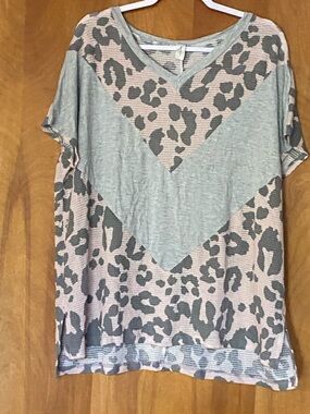 Women’s Leopard Chevron V-Neck Top - Pink and Gray
